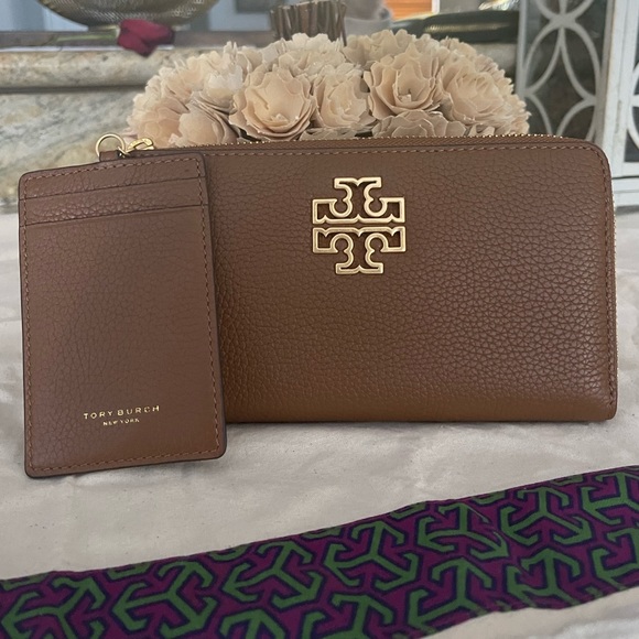 Tory Burch Women's Britten Zip Continental Wallet & cardholder - Picture 10 of 10